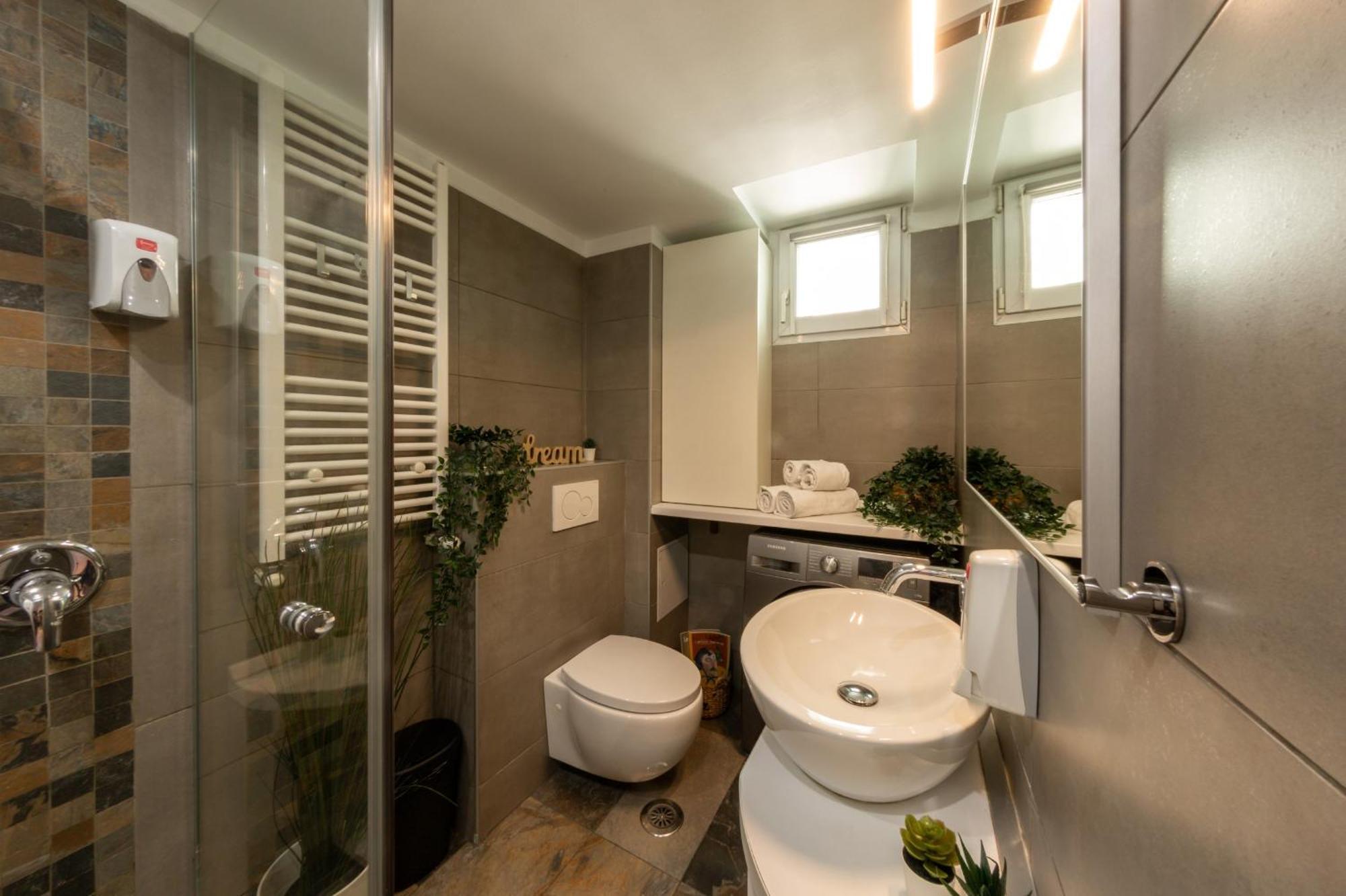Modern 1Br Apt In The Old Town: The Perfect Choice Bucureşti Ngoại thất bức ảnh